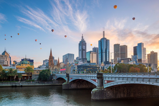 Melbourne skyline and the Yarra River at dusk